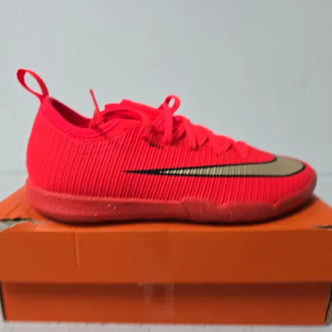 BOXED PAIR OF NIKE JR VAPOR 17 ACADEMY IC FOOTBALL BOOTS – YOUTH UK 3