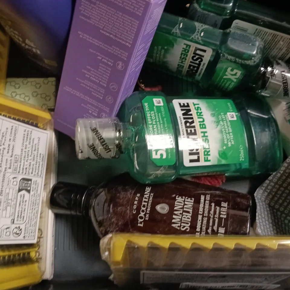 APPROXIMATELY 15 ASSORTED COSMETIC ITEMS TO INCLUDE LISTERINE, L'OCCITANE, ETC - COLLECTION ONLY