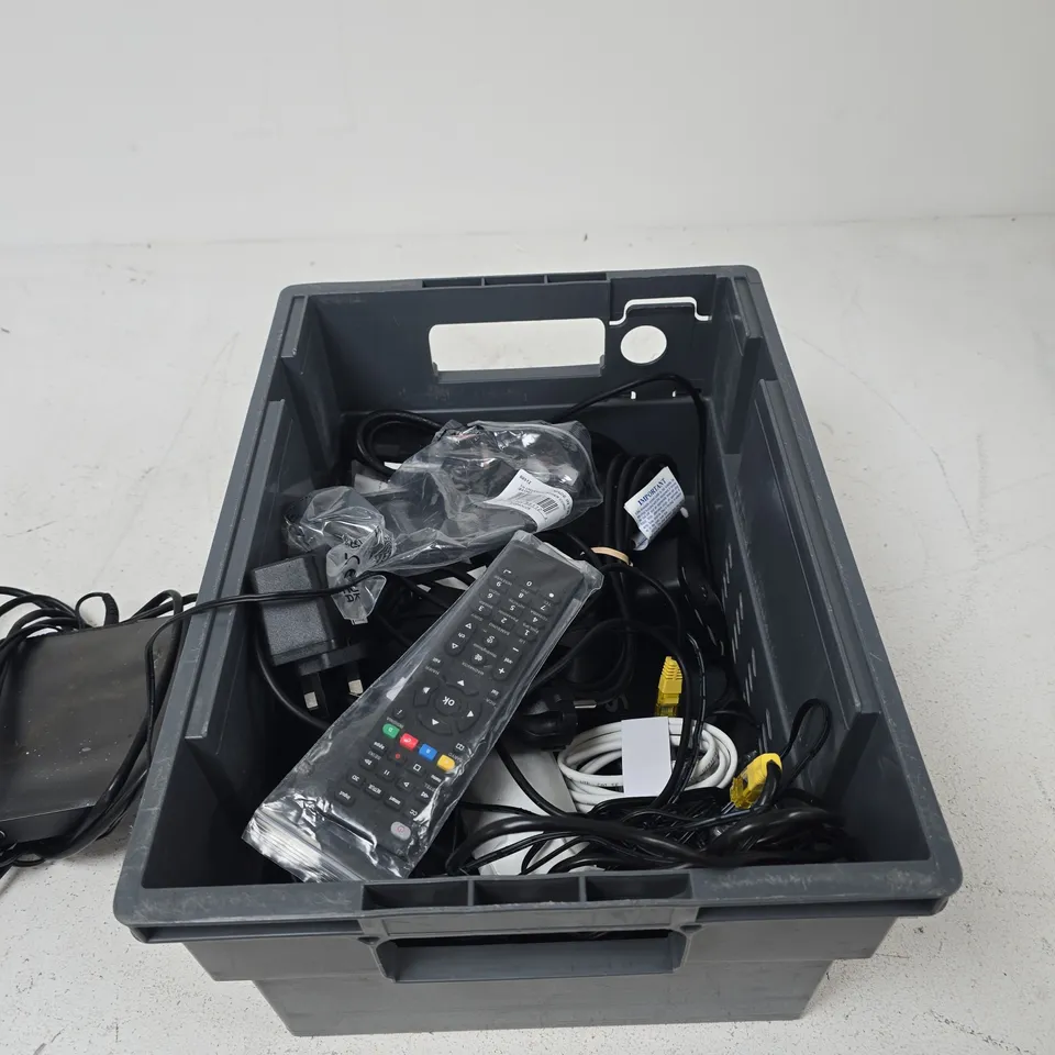 TOTE OF APPROXIMATELY 8 ASSORTED ITEMS TO INCLUDE: BT ROUTER