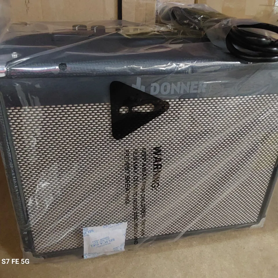 BOXED DONNER 20 WATT PERSONAL GUITAR AMPLIFIER DA-20