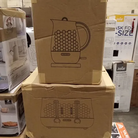BOXED MORPHY RICHARDS CASSANI 1.7 KETTLE JUG AND 4-SLICE TOASTER - GREEN (2 BOXES)