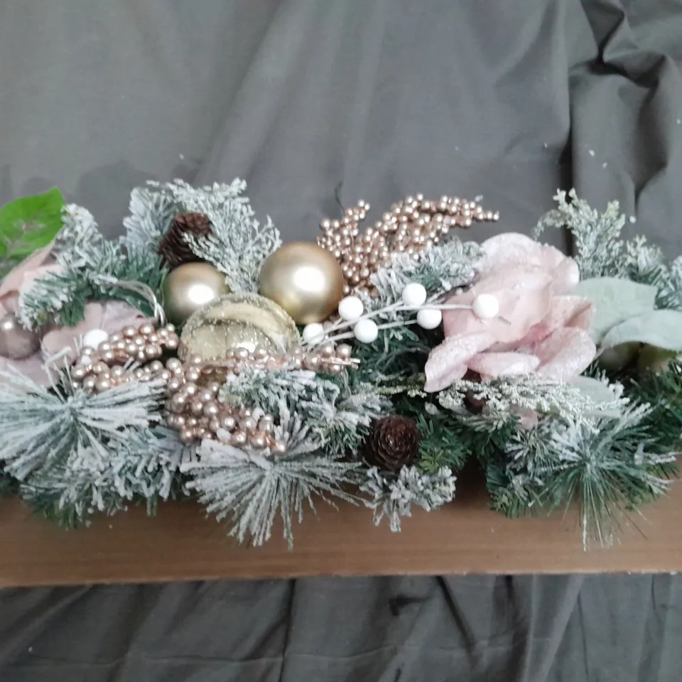 FROSTED ROSE PRE-LIT TEARDROP CHRISTMAS WREATH RRP £25