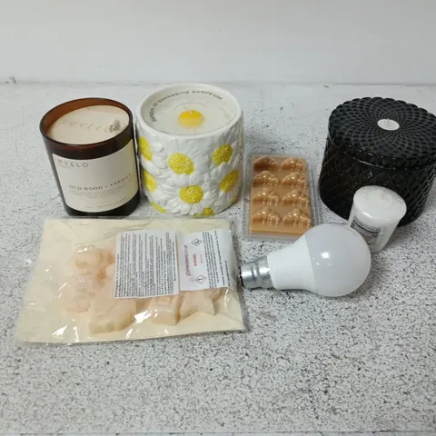 APPROXIMATELY 14 ASSORTED HOUSEHOLD ITEMS TO INCLUDE SCENTED CANDLES, WAX MELTS, LIGHT BULB, ETC - COLLECTION ONLY