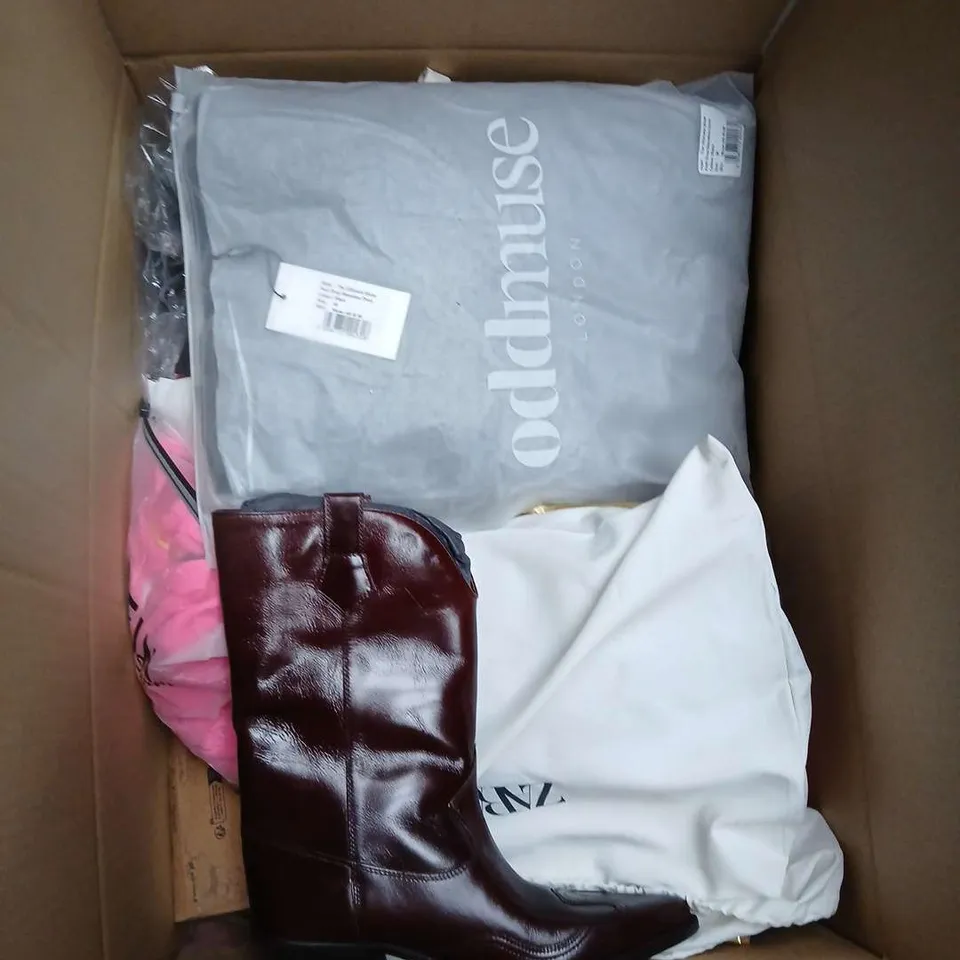 LARGE BOX OF ASSORTED CLOTHING ITEMS IN VARIOUS SIZES, STYLES AND COLOUR 