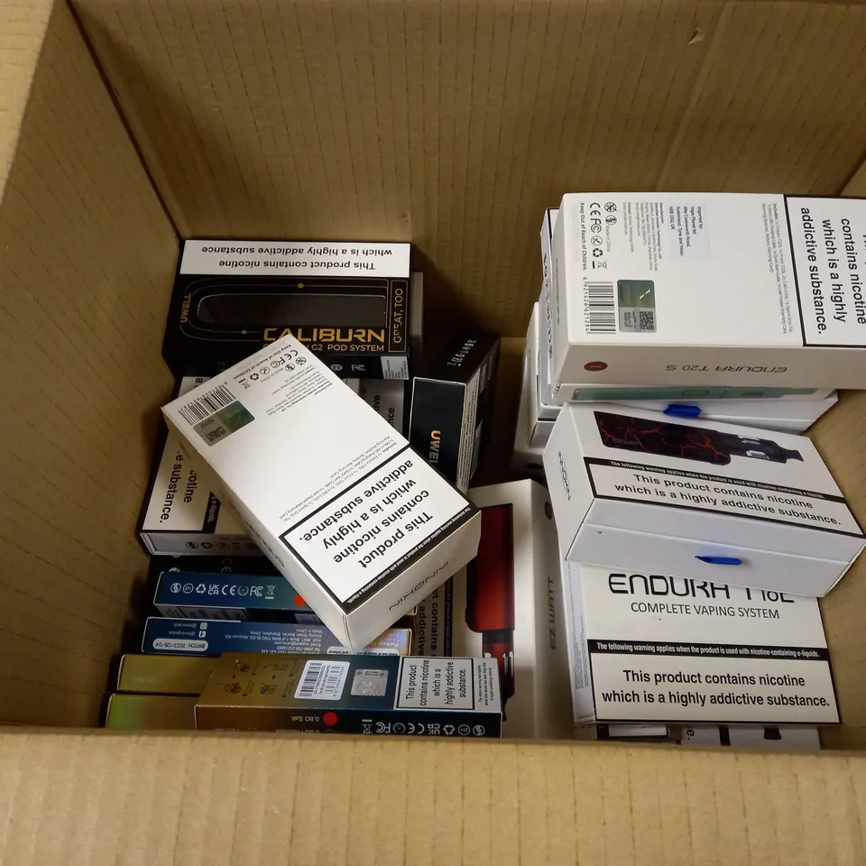 BOX OF APPROXMATELY 28 E-CIGARETTES AND LIQUIDS TO INCLUDE OXYA XLIM SE, INNOKIN EZ.WATT, INNOKIN ENDURA T20 S, ETC