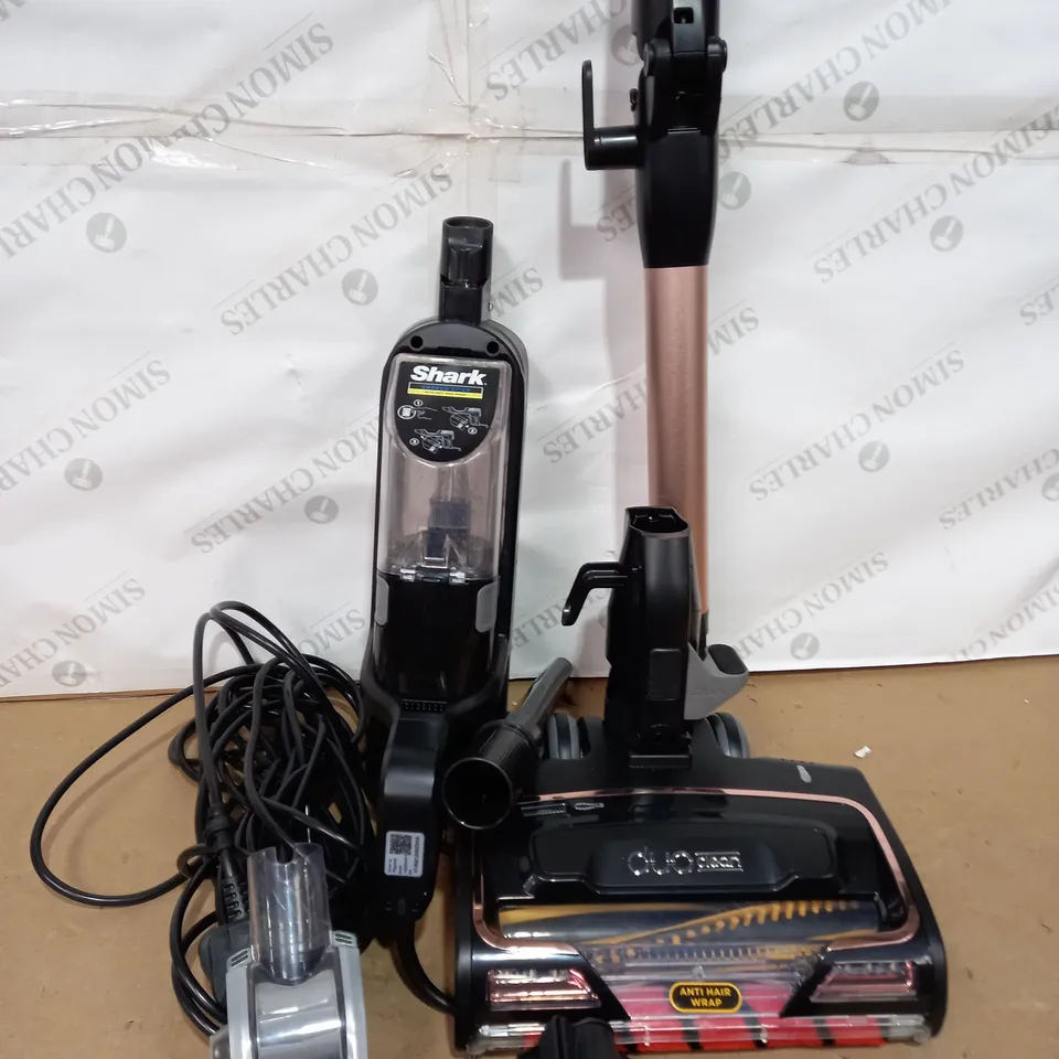 SHARK CORDED STICK VACUUM HZ500UKT