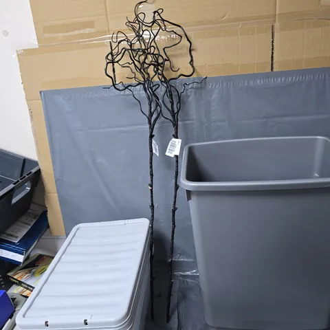 APPROXIMATELY 10 HOUSEHOLD ITEMS TO INCLUDE KITCHEN BINS, FAUX WILLOW DECORATIONS AND STORAGE BOXES