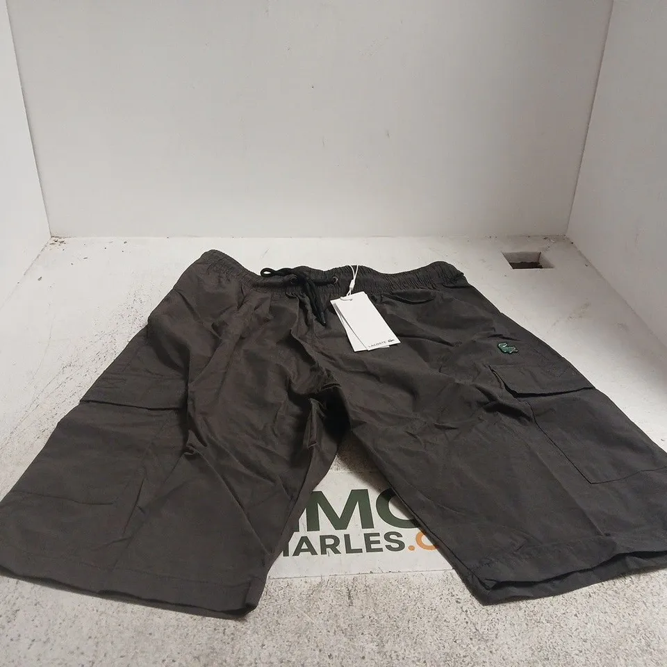 LACOSTE BLACK REGULAR FIT SHORTS – UK L (US L, FR 5)