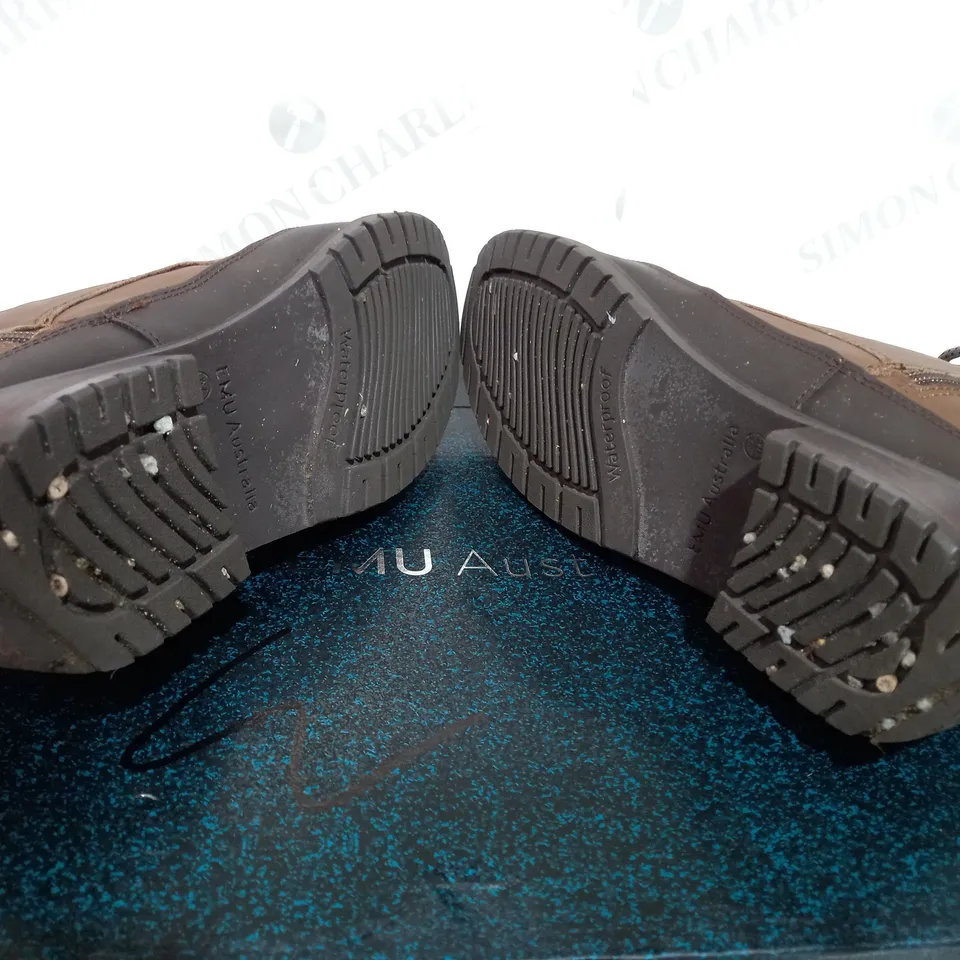 BOXED PAIR OF EMU OAK ZIPPED ANKLE BOOTS  - SIZE 5