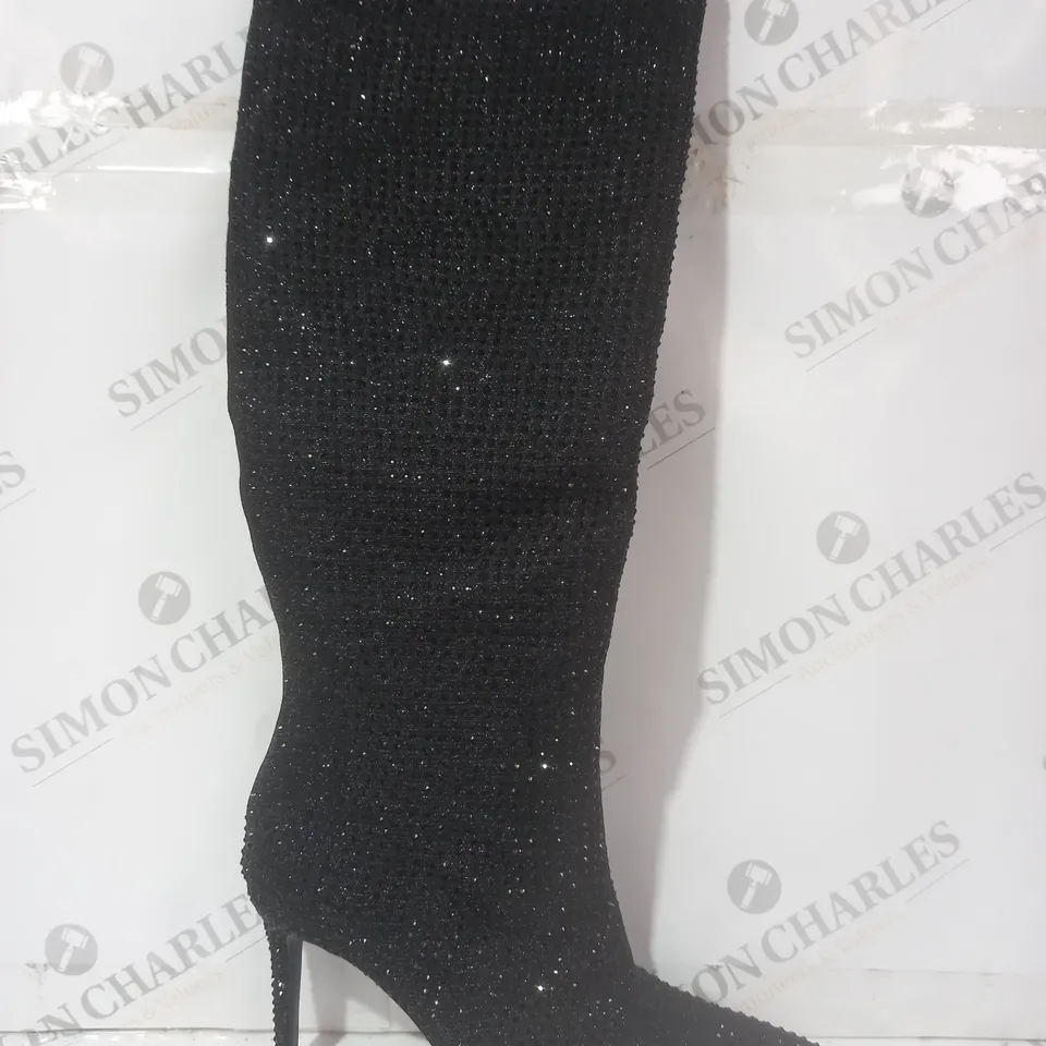 BOXED PAIR OF KURT GEIGER HEELED KNEE HIGH BOOTS IN BLACK W. JEWEL EFFECT EU SIZE 41