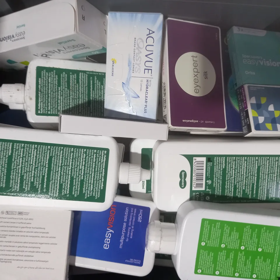 APPROXIMATELY 20 ASSORTED HOUSEHOLD ITEMS TO INCLUDE ACUVUE OASYS CONTACT LENSES, EASY VISION CONTACT LENSES, ETC