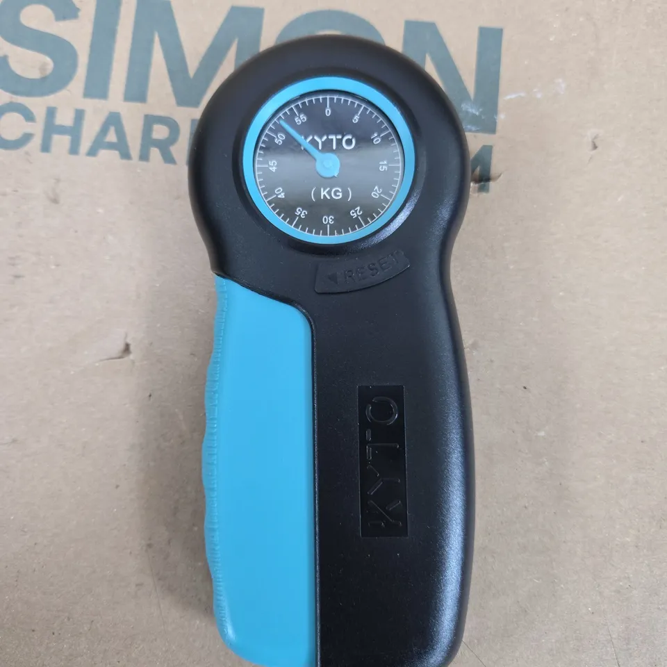 TOTE OF APPROXIMATELY 20 ASSORTED ITEMS TO INCLUDE: GRIP STRENGTH TESTER 