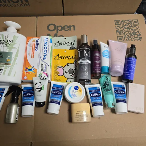 LOT OF APPROXIMATELY 20 ASSORTED HEALTH AND BEAUTY ITEMS TO INCLUDE PANTENE PRO-V SHAMPOO, SENSODYNE TOOTHPASTE AND NIVEA SOFT CREAM