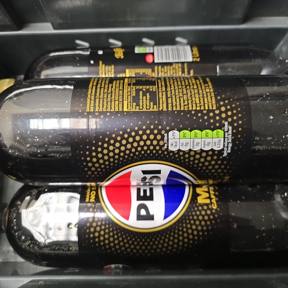 TOTE OF APPROXIMATELY 4 PEPSI MAX CAFFEINE FREE 2L