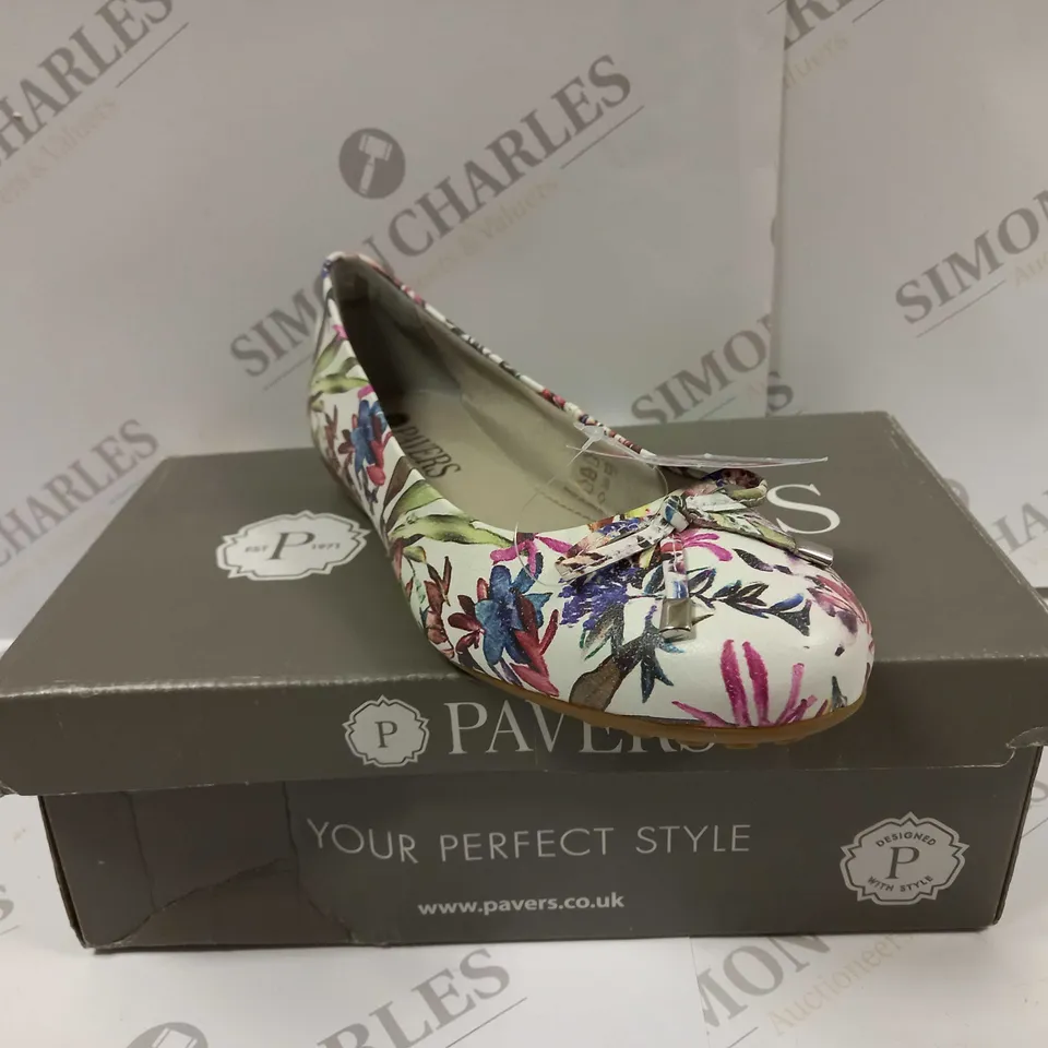 BOXED PAIR OF PAVERS FLORAL PRINT LEATHER BALLET PUMP UK SIZE 4 
