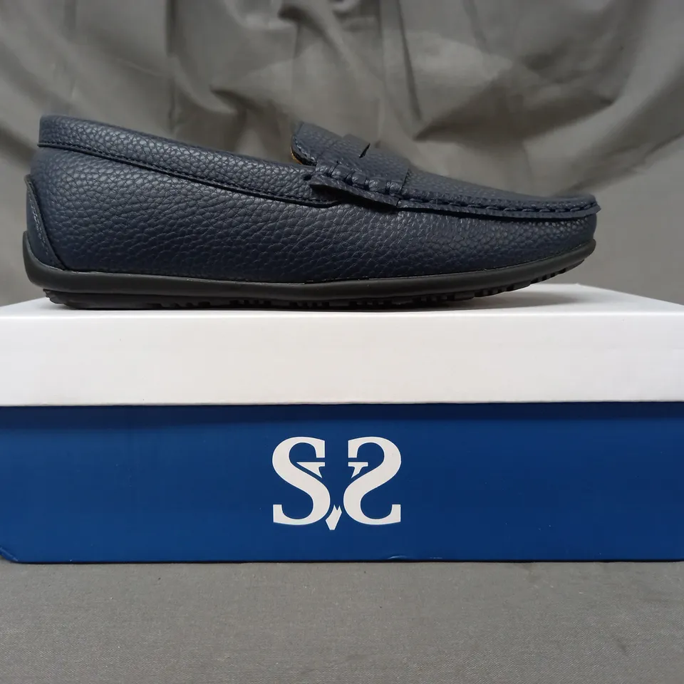 BOXED PAIR OF SEVVA KIDS LOAFERS IN NAVY UK SIZE 13