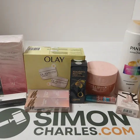 APPROX 12 ASSORTED BEAUTY PRODUCTS TO INCLUDE OLAY SKINCARE SET, MONDAY BODY SCRUB, PANTENE CONDITIONER, ETC