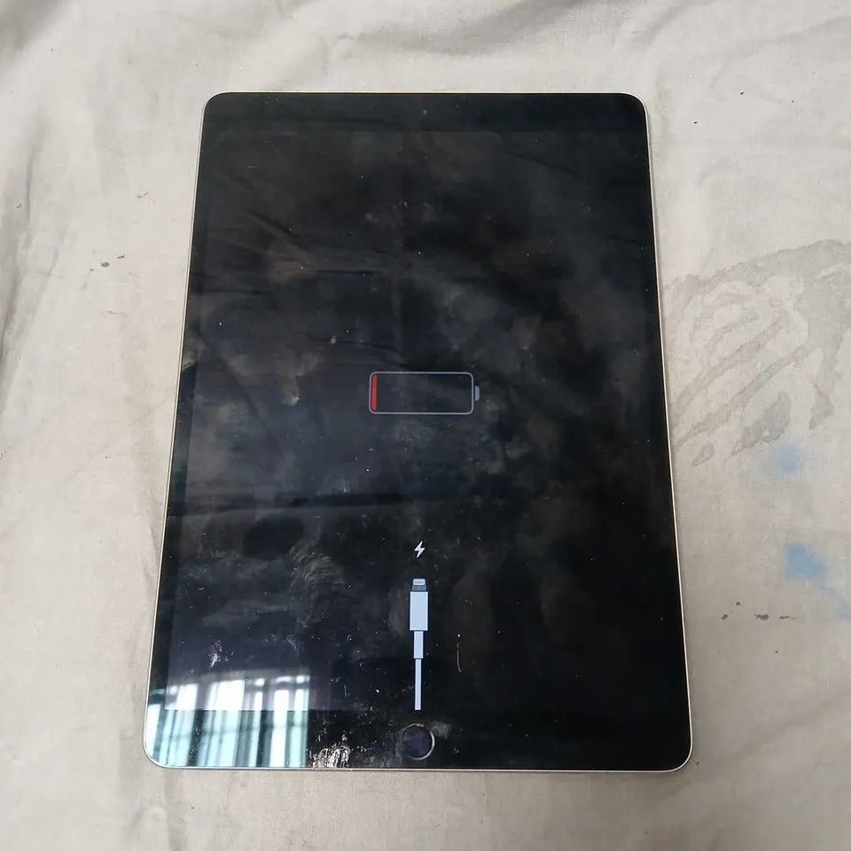 APPLE IPAD PRO 1ST GEN A1701 – SILVER