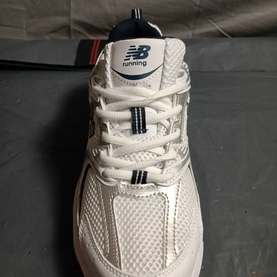 UNBOXED PAIR OF NEW BALANCE ABZORB 530 SHOES – UK SIZE 8