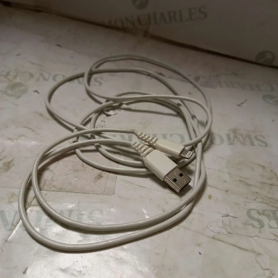 AMAZON BASICSUSB A CABLE LIGHTNING CONNECTOR 