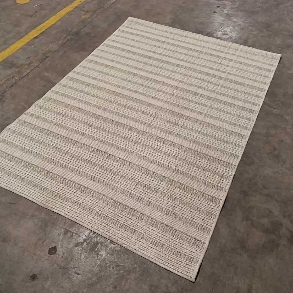 QUALITY DESIGNER AREA RUG - APPROXIMATELY 222CM X 154CM