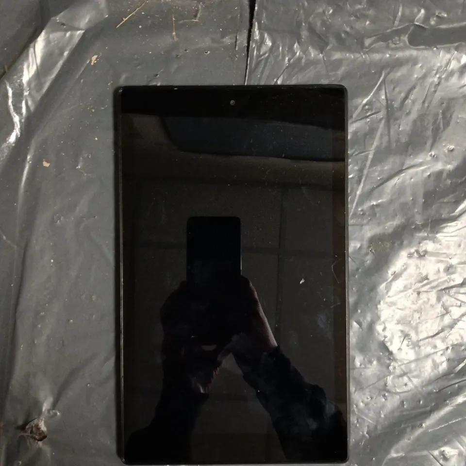 AMAZON FIRE HD 10 TABLET