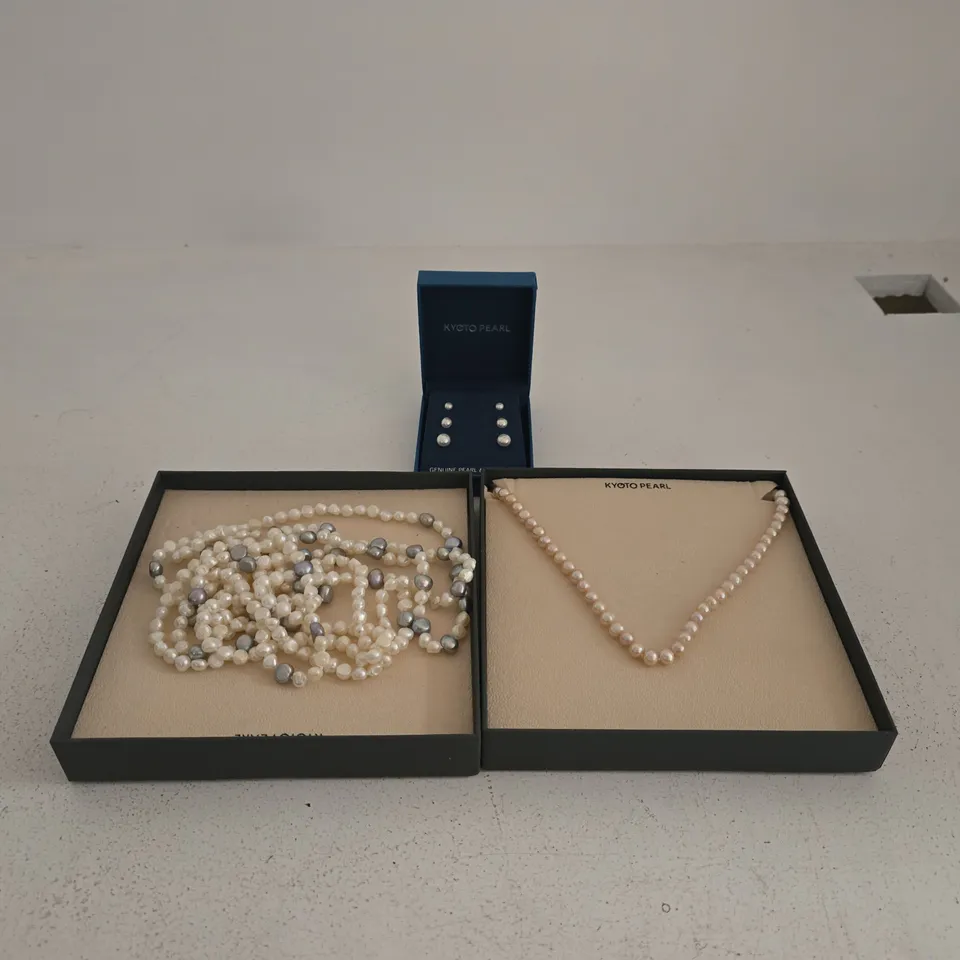 SET OF 3 KYOTO PEARL JEWELLERY ITEMS: NECKLACES + EAR RINGS