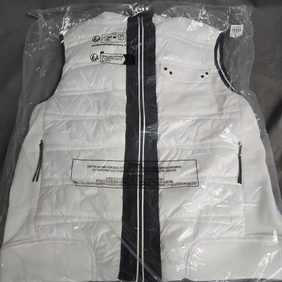 BAGGED RIVED ISLAND STUDIOS BODY WARMER IN WHITE - LARGE