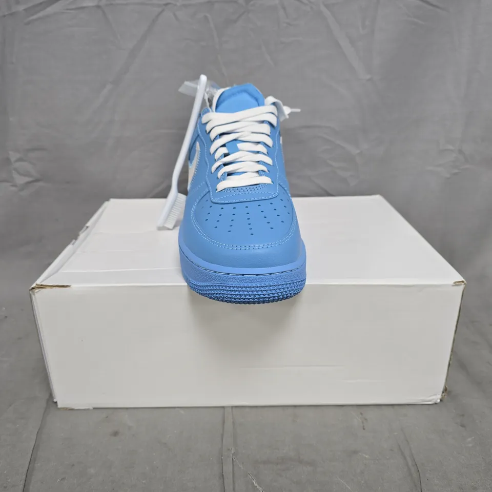 BOXED PAIR OF NIKE AIR FORCE 1 '07 OFF WHITE SHOES IN BLUE/SILVER SIZE UK 8
