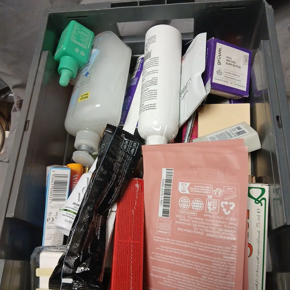 APPROXIMATELY 30 ITEMS INCLUDING SCHWARZKOPF LIVE ULTRA BRIGHTS HAIR COLOUR – DARK RED 026; EUTHYMOL TOOTHPASTE; BIO-COLLAGEN FACE MASK; GRANIUM SLEEP BUTTER & TRAVEL-SIZE TOILETRIES (ASSORTED BEAUTY 