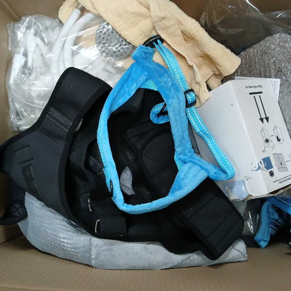 BOX OF APPROXIMATELY 15 ASSORTED ITEMS TO INCLUDE - PVA FOAM NUGGETS, SHOWER MAT, AND WALLFIX COVER ETC. 