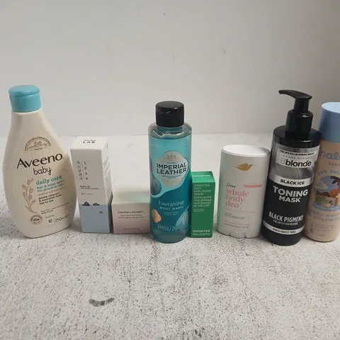 APPROXIMATELY 20 ASSORTED HEALTH & BEAUTY PRODUCTS TO INCLUDE IMPERIAL LEATHER BODY WASH, BBLONDE TONING MASK, HARUHARU WONDER MOISTURIZING CREAM, ETC - COLLECTION ONLY