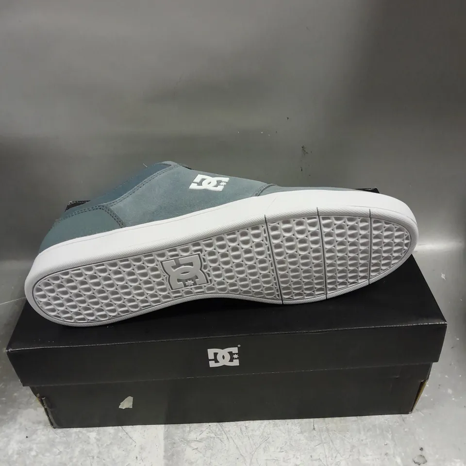 BOXED PAIR OF DC SHOES CRISIS 2 SHOES IN BLUE SIZE MENS UK 11