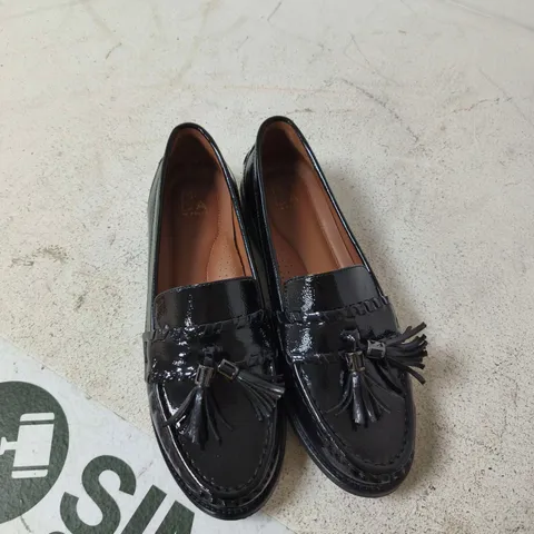 MODA IN PELLE ESPELETTE BLACK PATENT LEATHER TASSEL LOAFERS - UK 7 (EU 40)