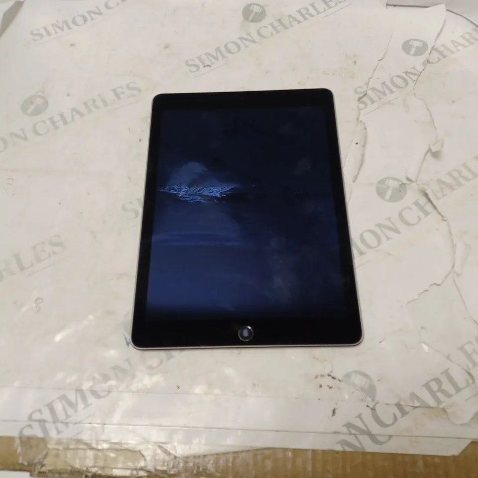 APPLE IPAD IN GREY MODEL A1567 