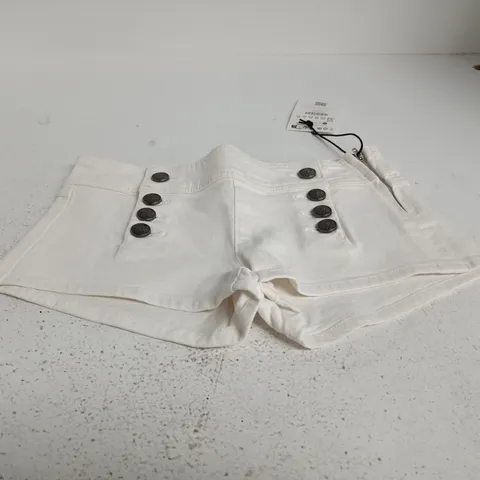 BERSHKA WHITE DENIM SHORTS – HIGH-WAISTED, FRONT BUTTON PLACKET – UK 4 (EU 32)
