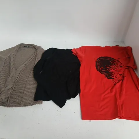 LARGE QUANTITY OF ASSORTED CLOTHING AND ACCESSORIES TO INCLUDE; MONARI, ATMOSPHERE AND MARVEL