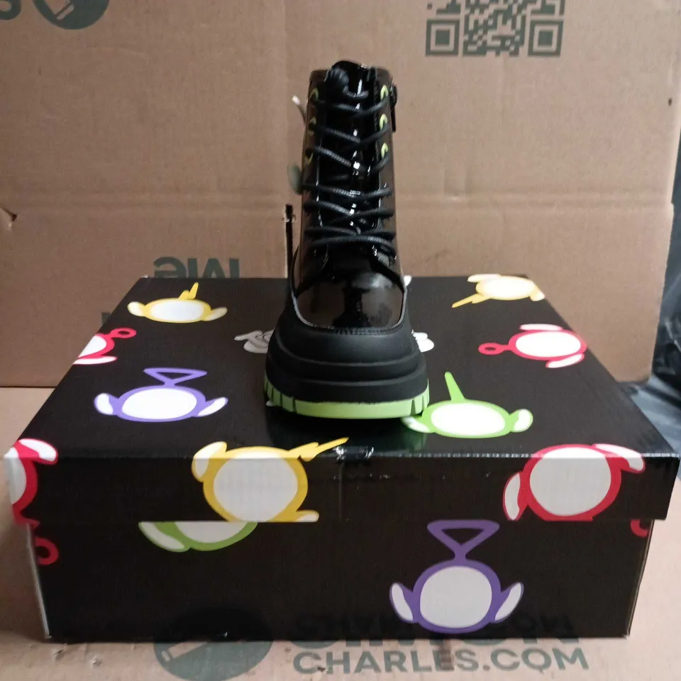 KOI KIDZ TUBBYTRONIC DISPY HEAD BOOTS BLACK AND GREEN SIZE 11