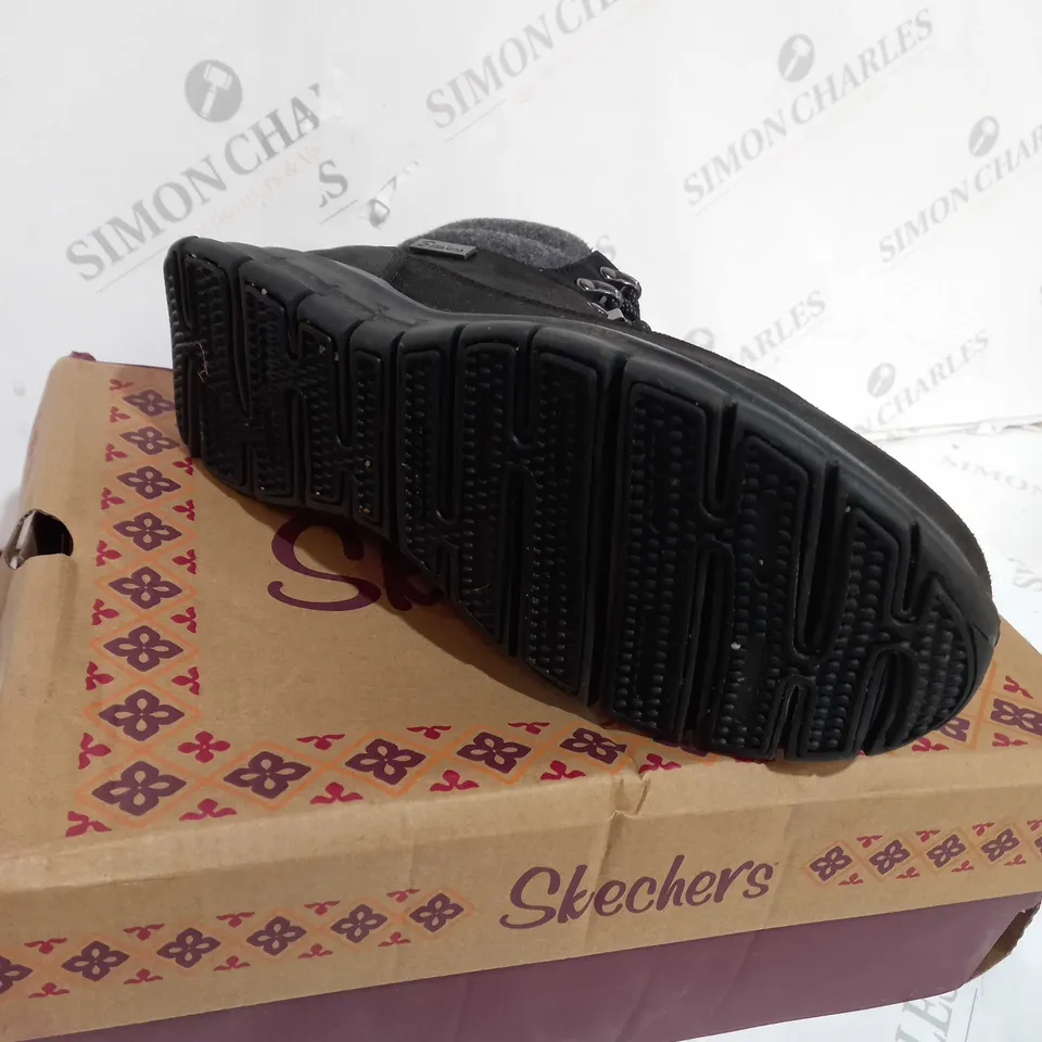 BOXED PAIR OF SKECHERS SYNERGY WARM BOOTS, BLACK - SIZE 6