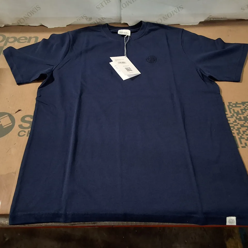 BOX CONTAINING APPROXIMATELY 7 BRASS MONKEY MEN'S NAVY T-SHIRT – SIZE M