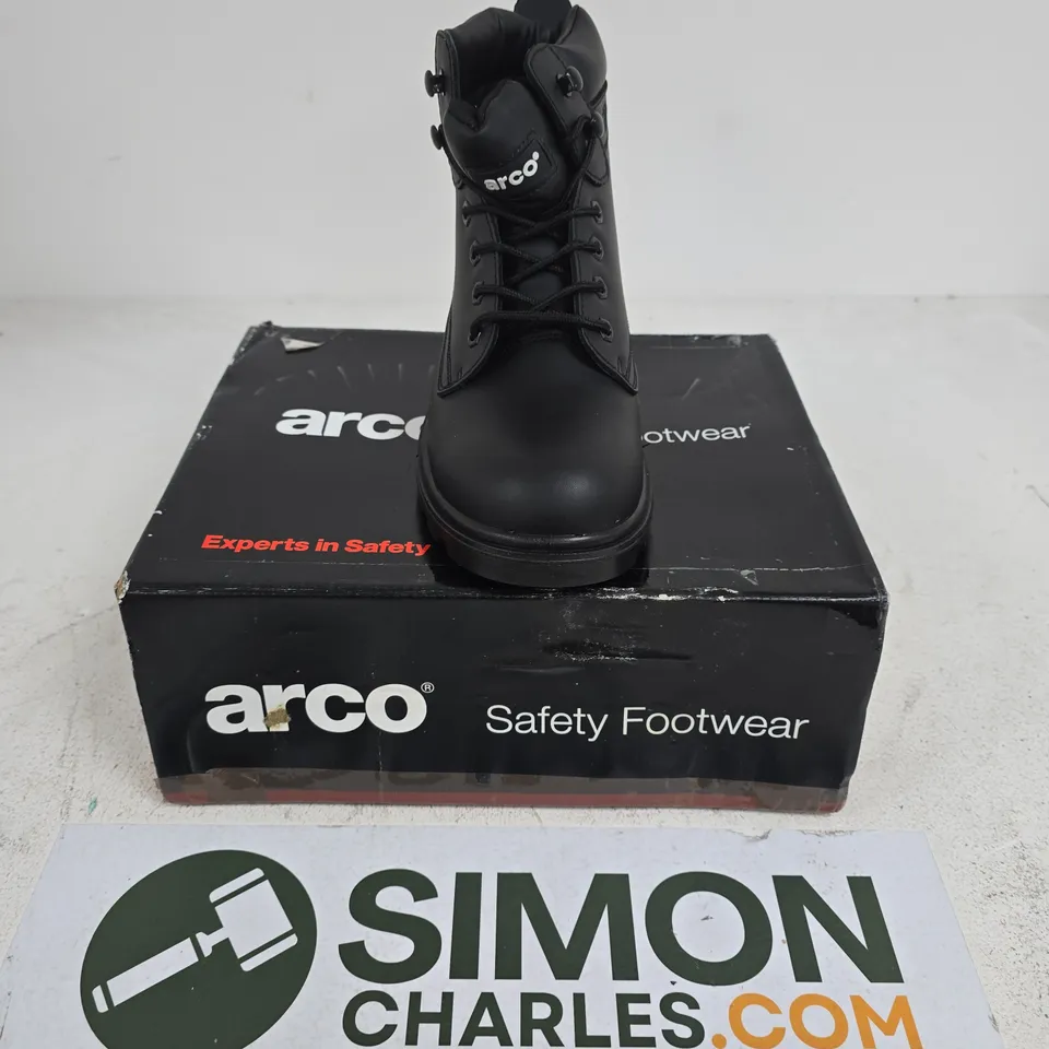 BOXED PAIR OF ARCO ST550 S3 SAFETY BOOTS IN BLACK - SIZE 6