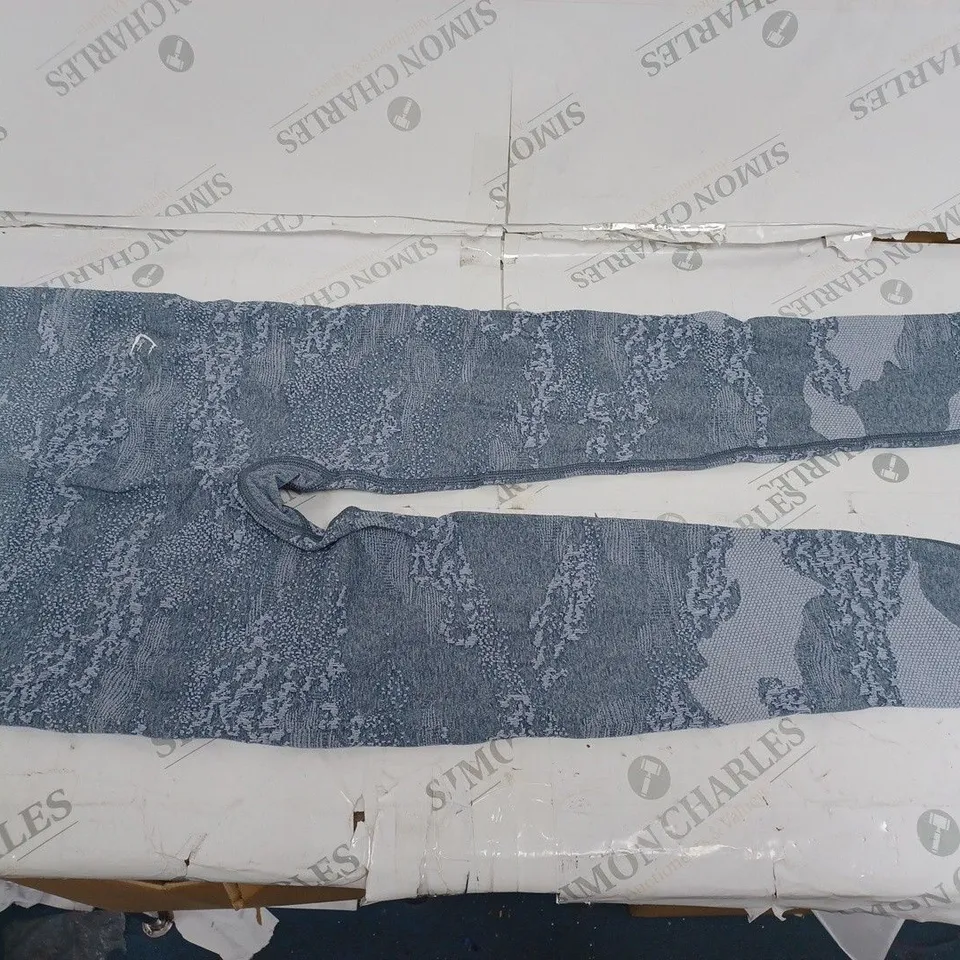 GYMSHARK SILVER PATTEREND FITNESS LEGGINGS- SIZE UNSPECIFIED 
