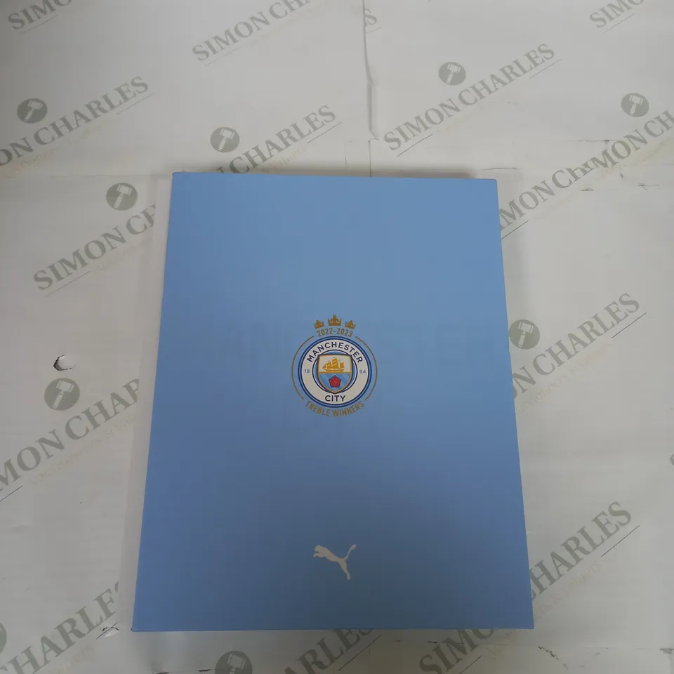 BOXED MANCHESTER CITY COMMEMORATIVE JERSEY SIZE L - TREBLE WINNERS