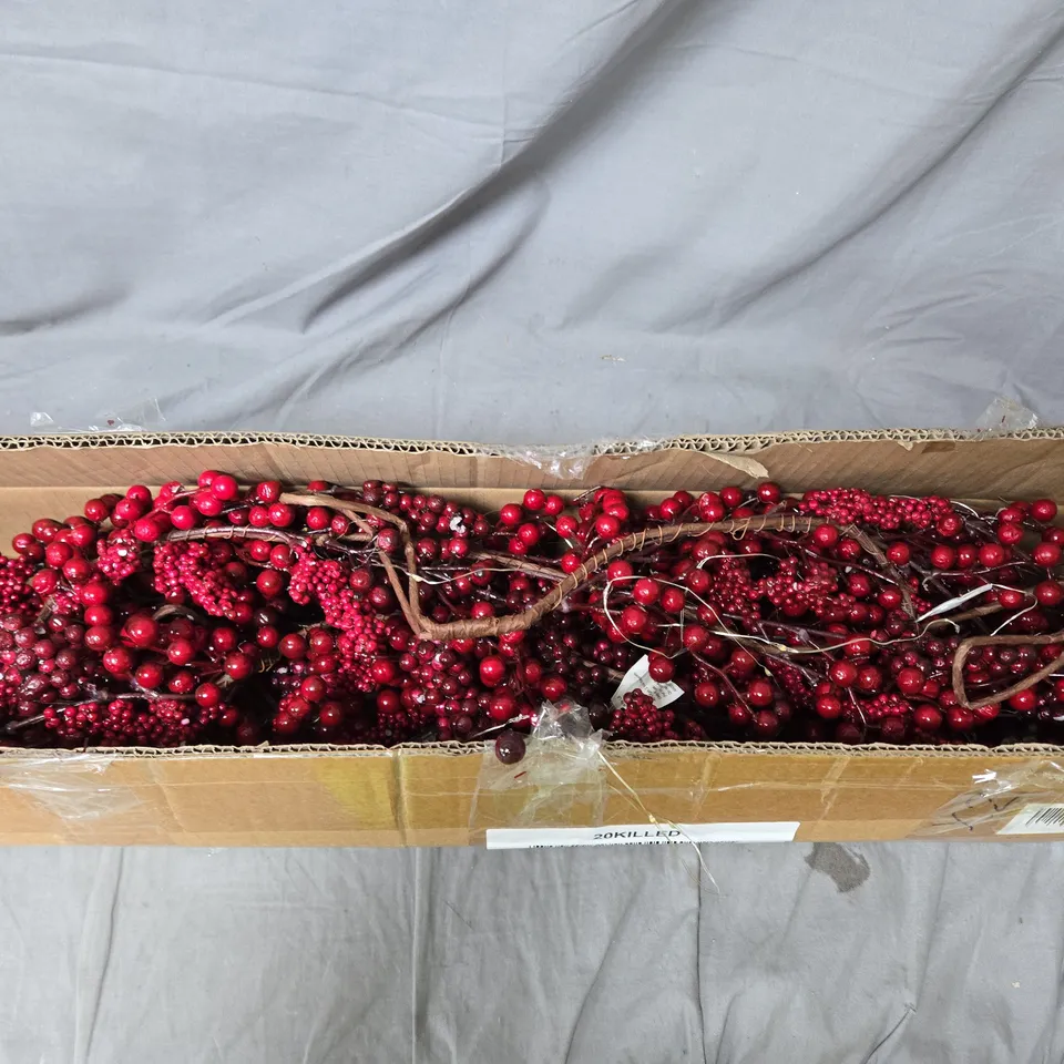 PRE LIT LED BERRY GARLAND