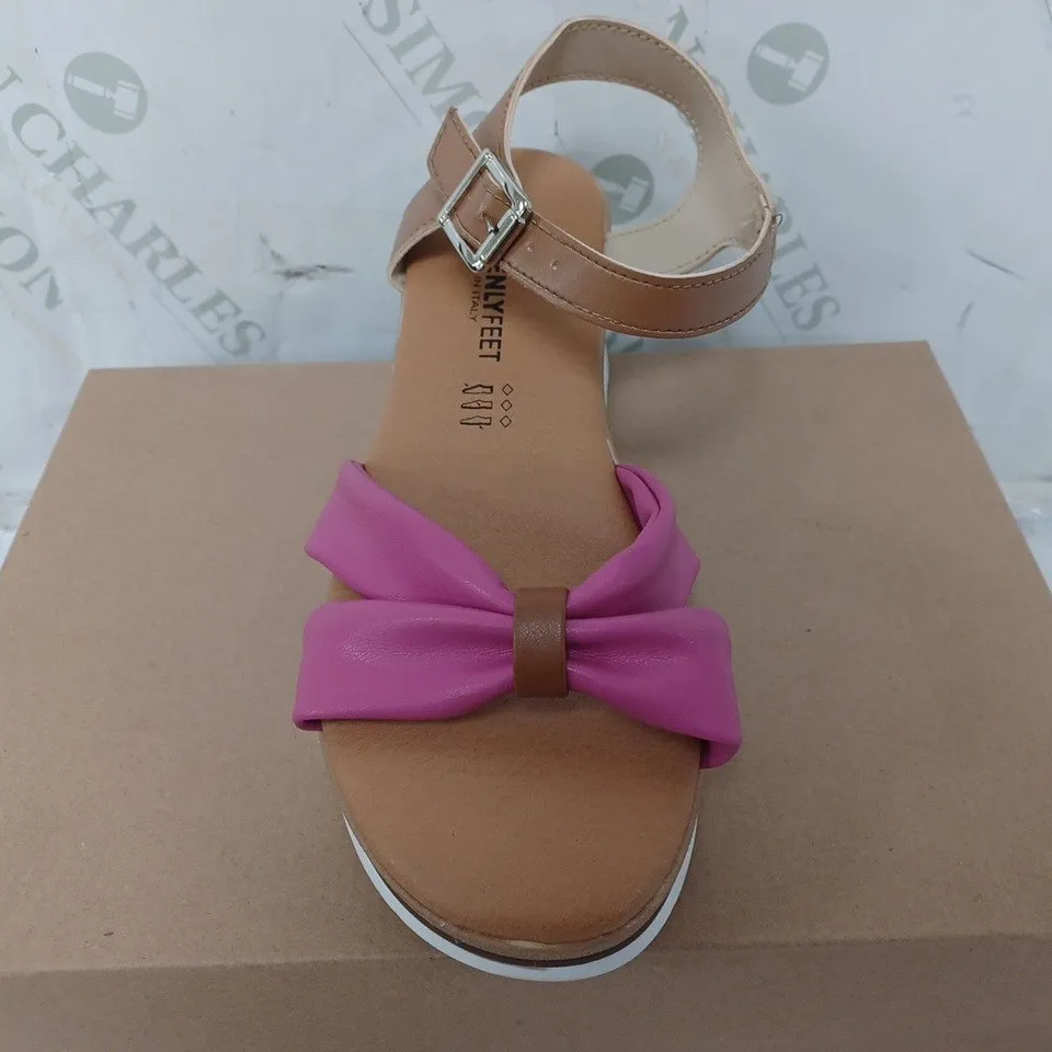 BOXED PAIR OF HEAVENLYFEET BERGAMO SANDALS IN FUCHSIA - SIZE 37
