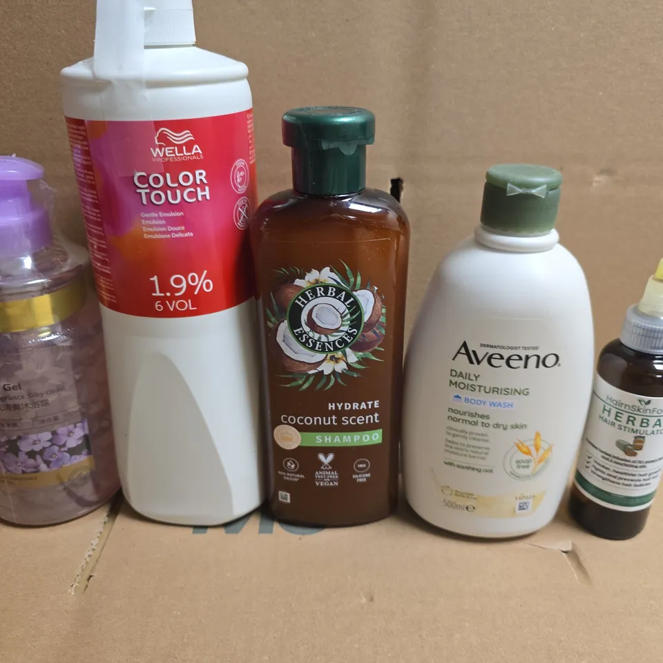 APPROXIMATELY 15 ASSORTED HEALTH & BEAUTY PRODUCTS TO INCLUDE AVEENO , SHAMPOO'S AND WELLA 