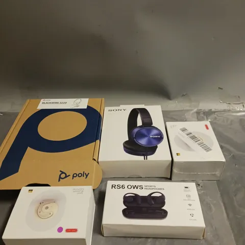 TOTE OF APPROX 10 ASSORTED HEADPHONES TOO INCLUDE WIRELESS EARBUDS AND WIRED EARPHONES , ETC