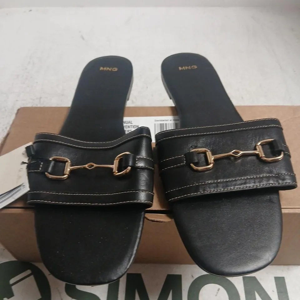 MNG MANGO BLACK LEATHER SANDALS WITH HORSEBIT DETAILS – UK 7 (EU 41)