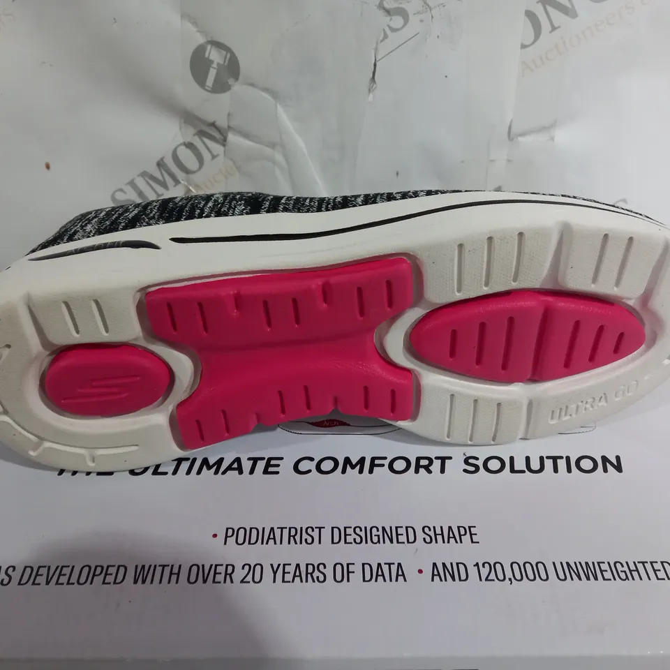 SKECHERS ARCHFIT PODIATRIST CERTIFIED ARCH SUPPORT IN BLACK/PINK SIZE 7