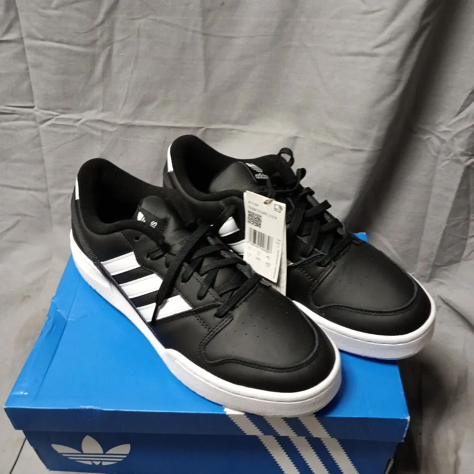 ADIDAS SNEAKERS – BLACK WITH WHITE 3-STRIPE DESIGN SIZE 11 BOXED